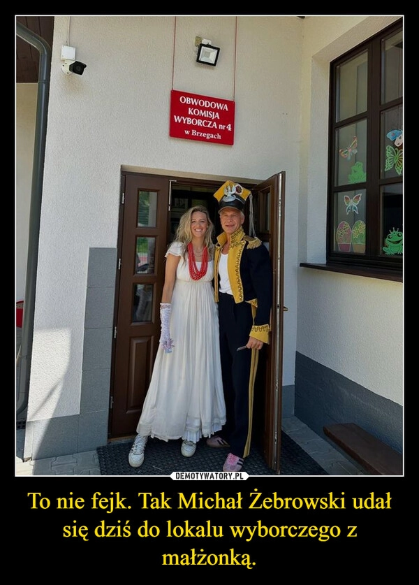 To nie fejk. Tak Michał Żebrowski udał się dziś do lokalu wyborczego z małżonką.