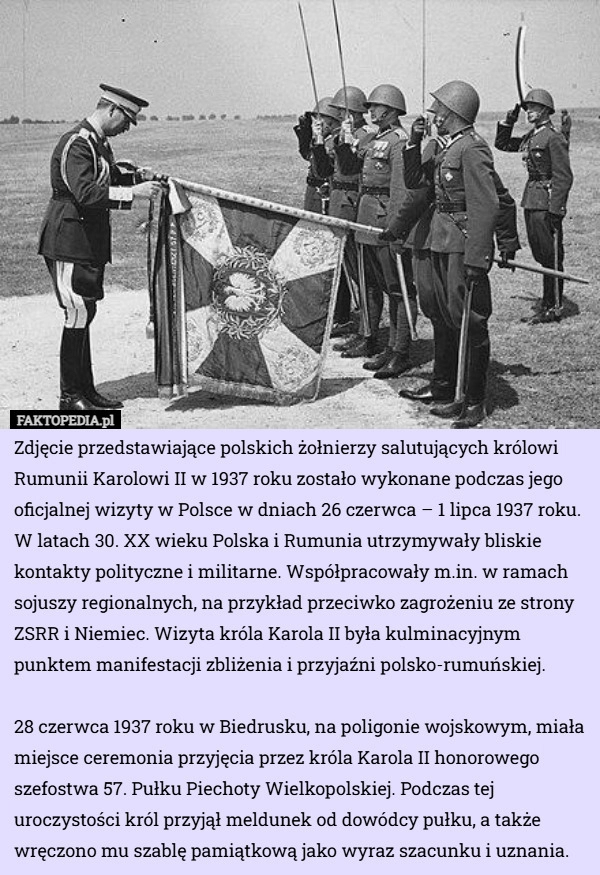 
    Zdjęcie przedstawiające polskich żołnierzy salutujących królowi Rumunii...