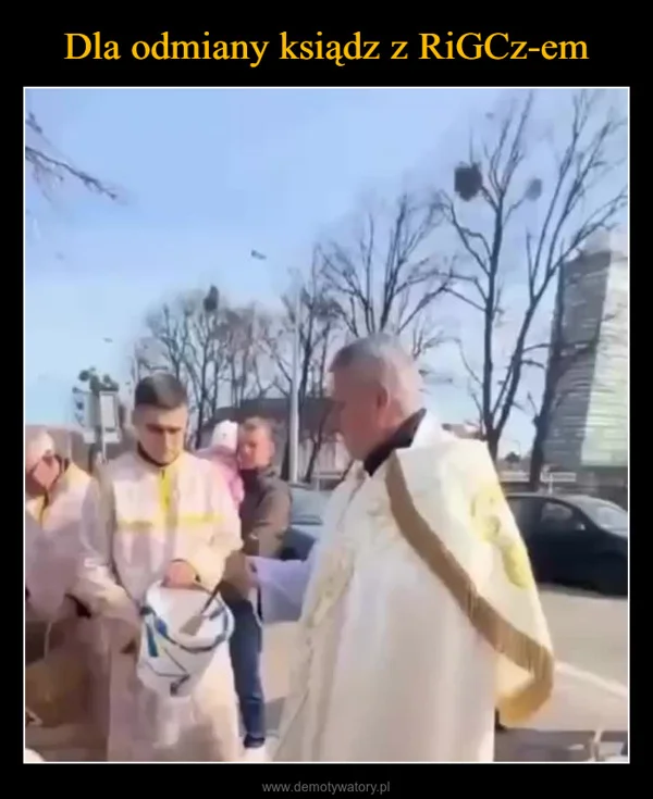 
    Dla odmiany ksiądz z RiGCz-em