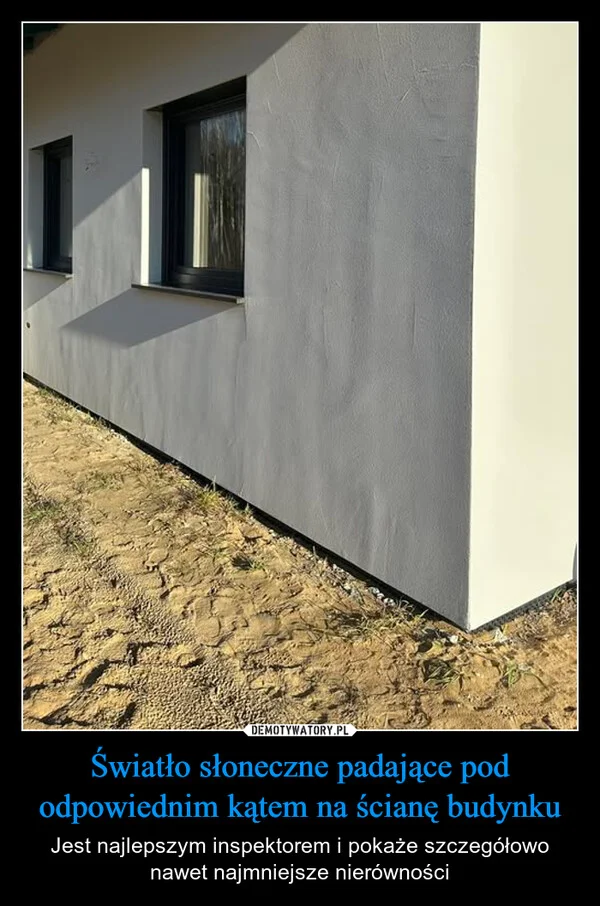 
    Światło słoneczne padające pod odpowiednim kątem na ścianę budynku