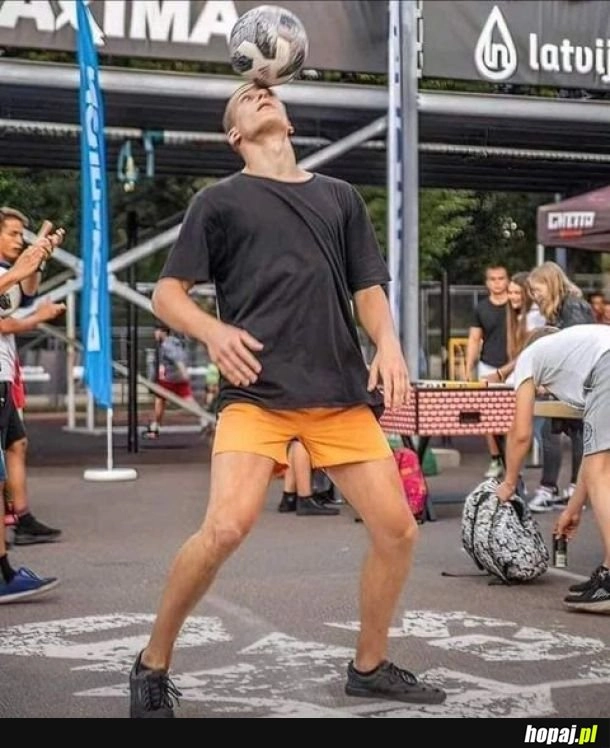 
    Przyjrzyj się jeszcze raz.