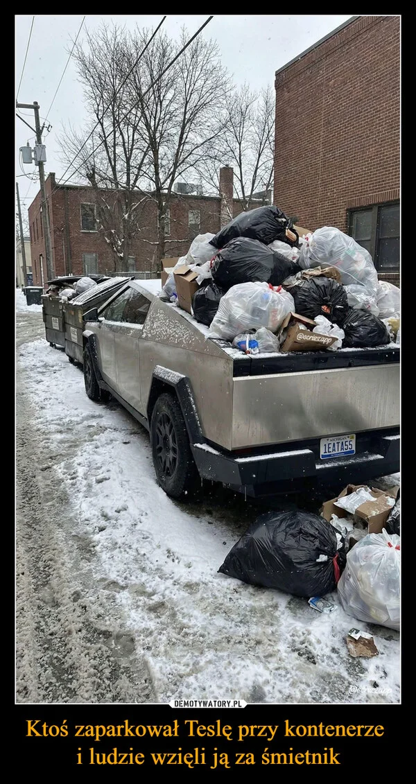 
    Ktoś zaparkował Teslę przy kontenerze i ludzie wzięli ją za śmietnik