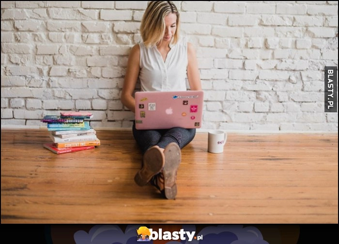 Dziewczyna z laptopem