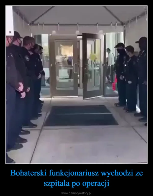 
    Bohaterski funkcjonariusz wychodzi ze szpitala po operacji