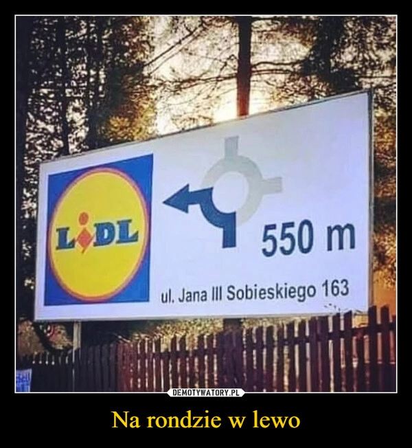 
    Na rondzie w lewo