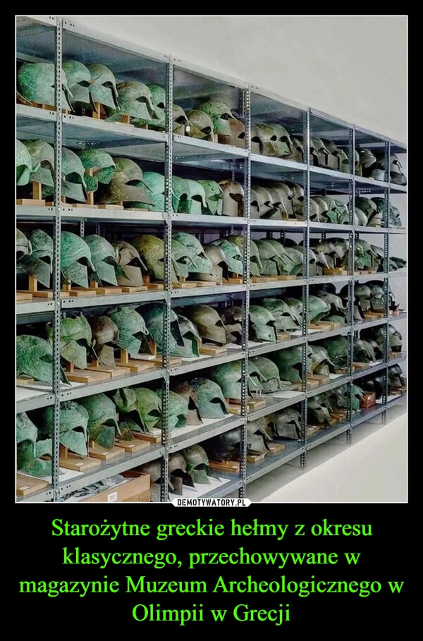 
    Starożytne greckie hełmy z okresu klasycznego, przechowywane w magazynie Muzeum Archeologicznego w Olimpii w Grecji