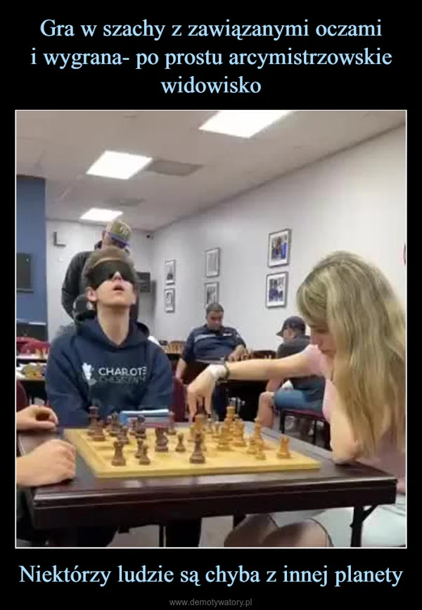 
    Gra w szachy z zawiązanymi oczami i wygrana- po prostu arcymistrzowskie widowisko Niektórzy ludzie są chyba z innej planety
