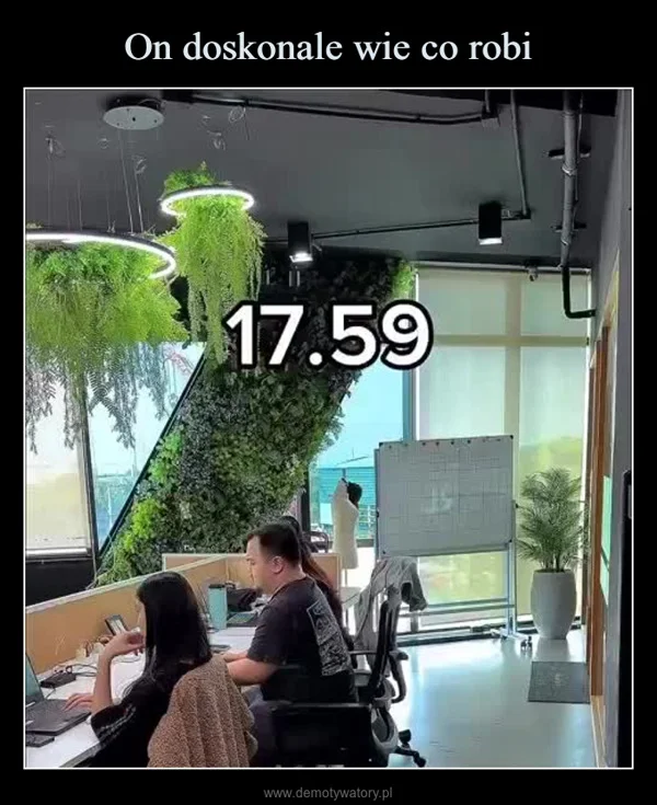 
    On doskonale wie co robi