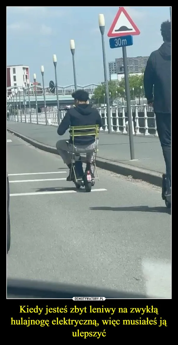 
    Kiedy jesteś zbyt leniwy na zwykłą hulajnogę elektryczną, więc musiałeś ją ulepszyć