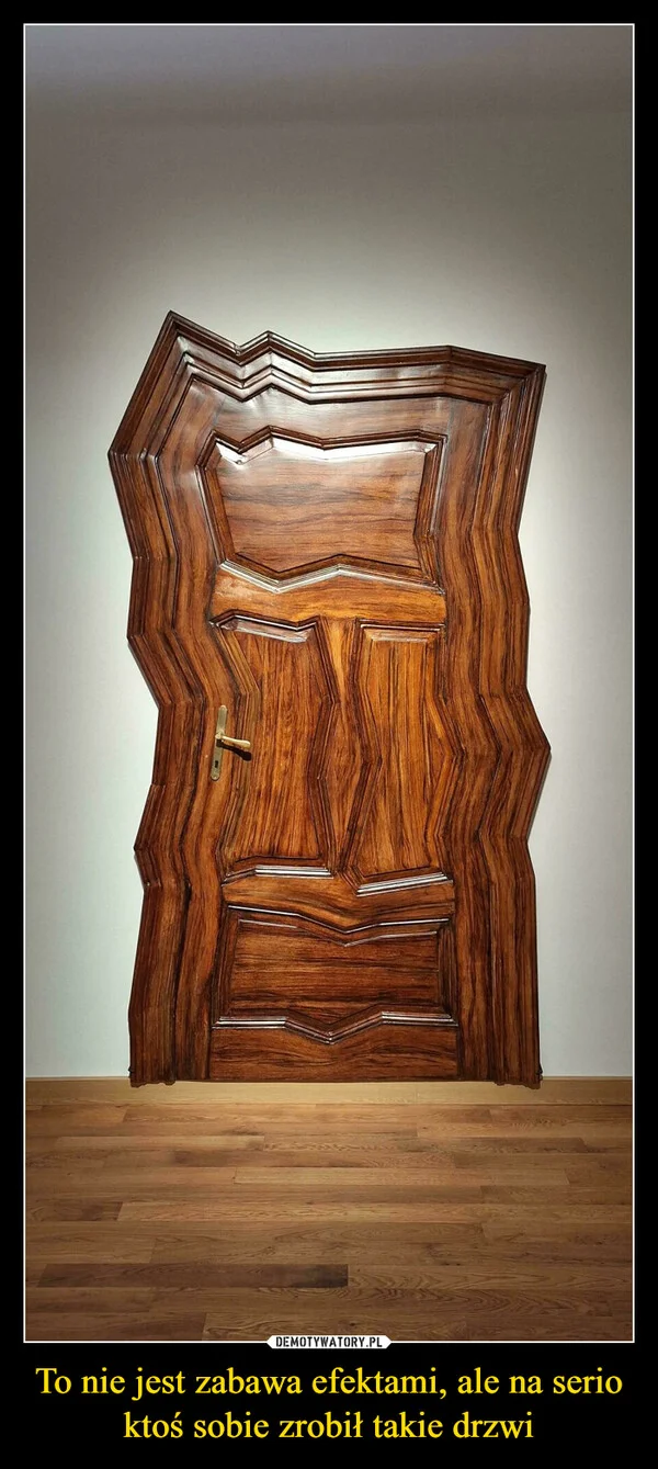 
    To nie jest zabawa efektami, ale na serio ktoś sobie zrobił takie drzwi
