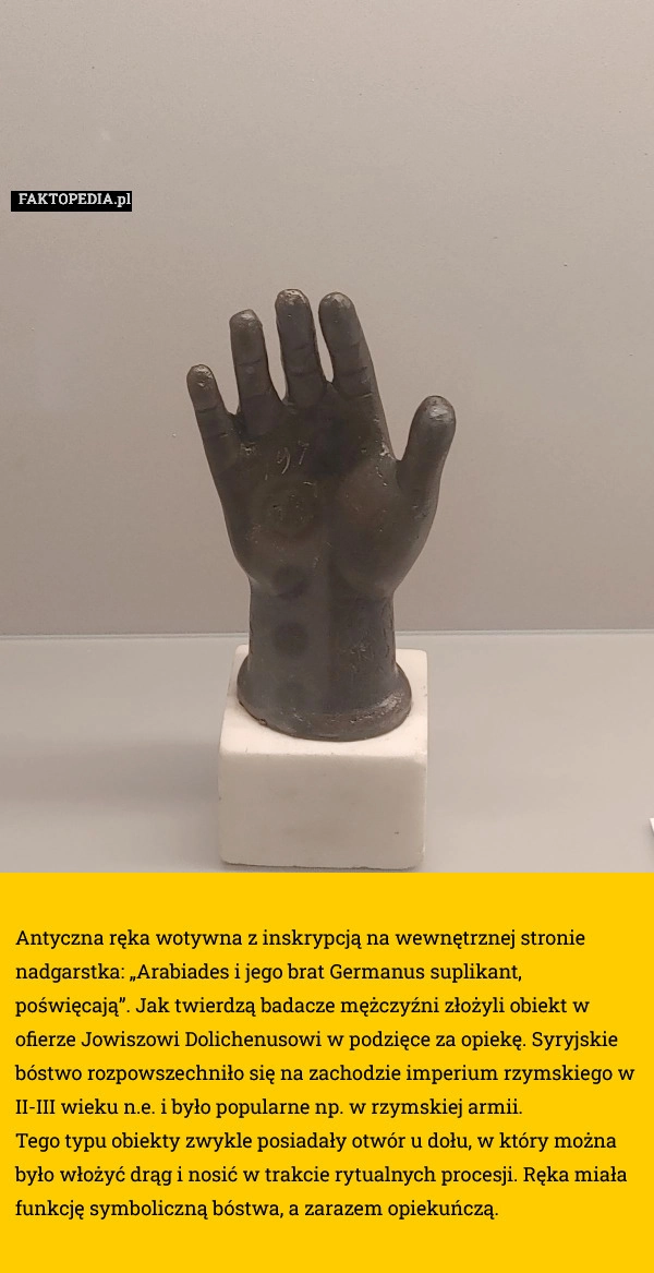 
    Antyczna ręka wotywna z inskrypcją na wewnętrznej stronie