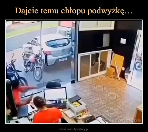 
    Dajcie temu chłopu podwyżkę…