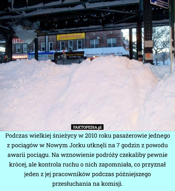 
    Podczas wielkiej śnieżycy w 2010 roku pasażerowie jednego z pociągów w Nowym