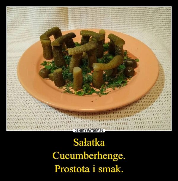 
    Sałatka
Cucumberhenge.
Prostota i smak.