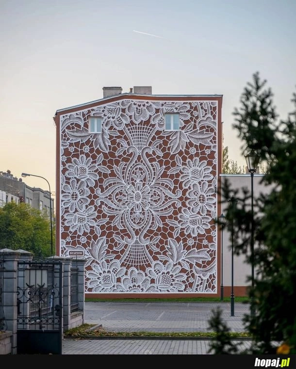 
    NeSpoon w Łodzi i jej mural