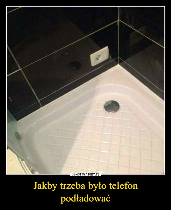 
    Jakby trzeba było telefon podładować
