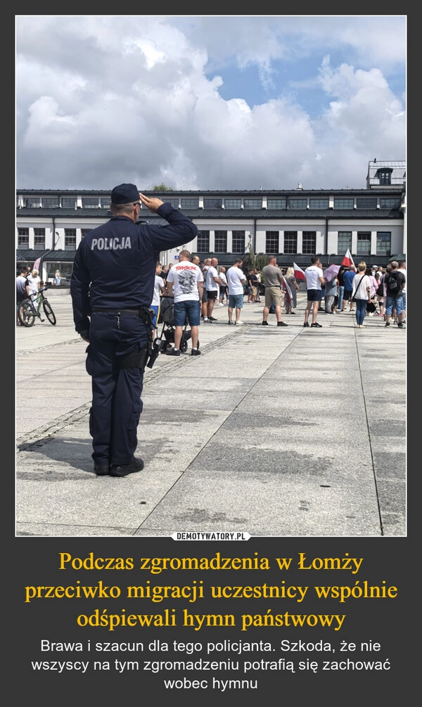 
    Podczas zgromadzenia w Łomży przeciwko migracji uczestnicy wspólnie odśpiewali hymn państwowy