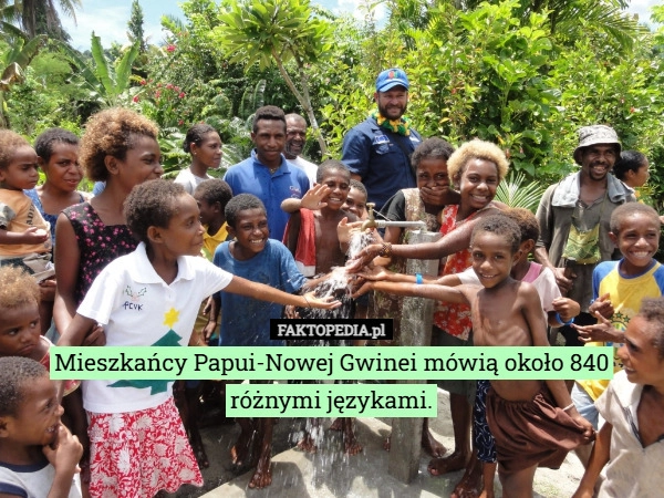 
    Mieszkańcy Papui-Nowej Gwinei mówią około 840 różnymi językami.